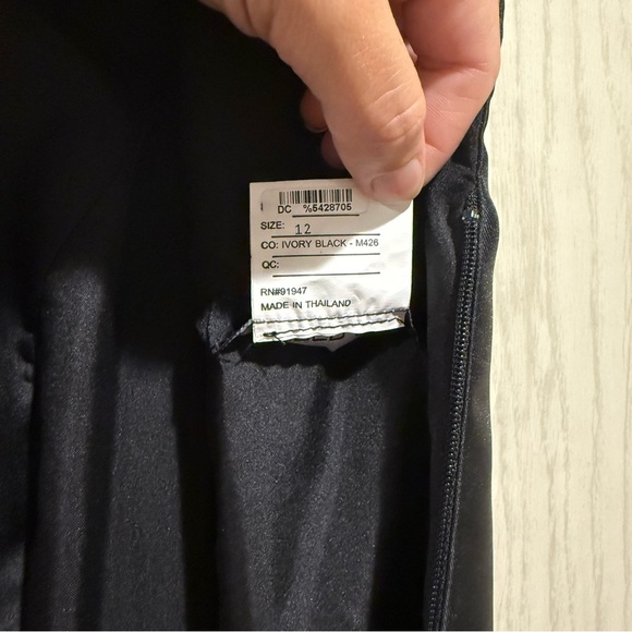 Alfred Sung Ivory & Black Chevron Stripe Gown - Size 12 - Picture 8 of 8